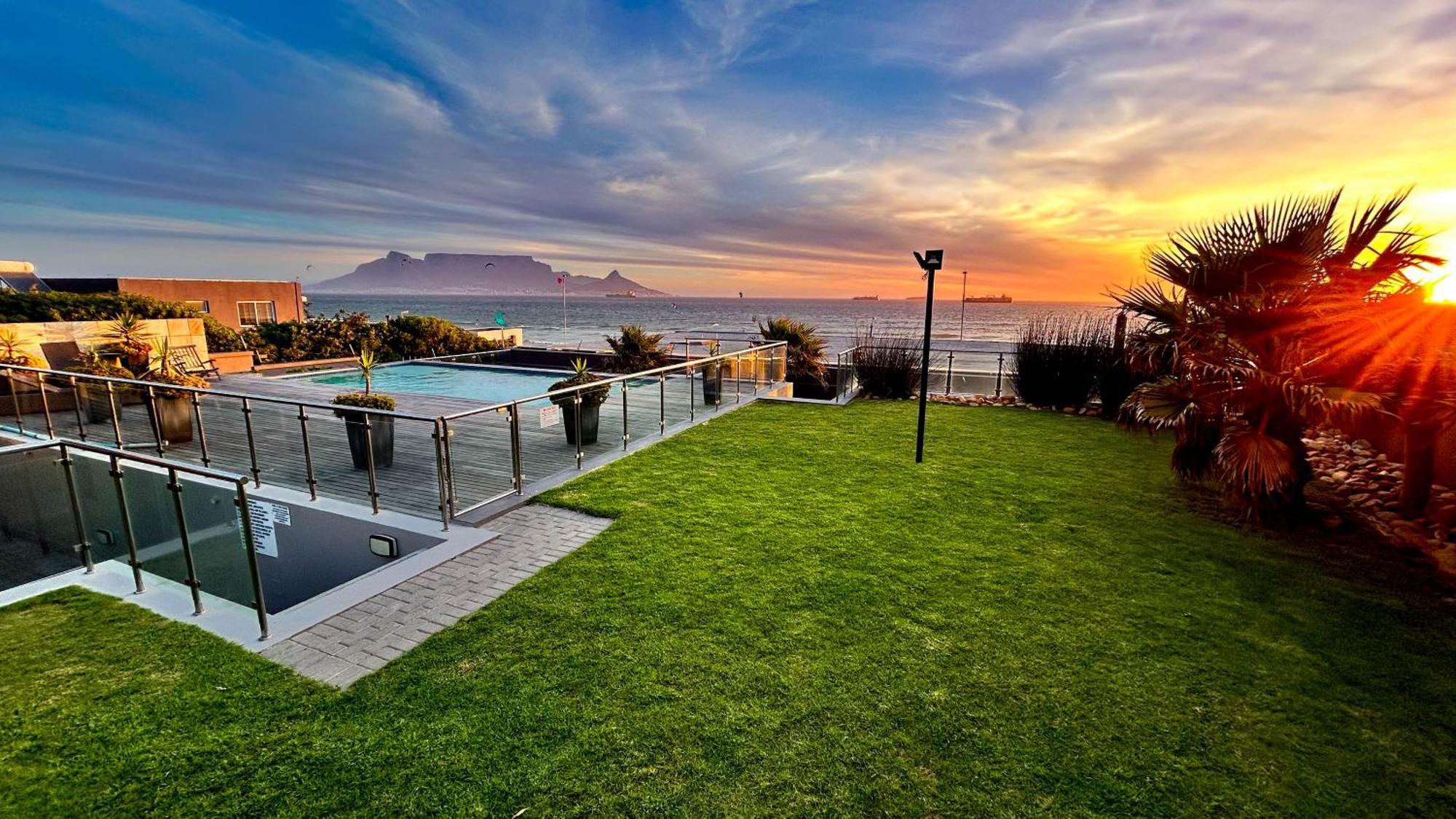 Heaven On Earth - Blouberg Beachfront Self-Catering Apartment Bloubergstrand Buitenkant foto